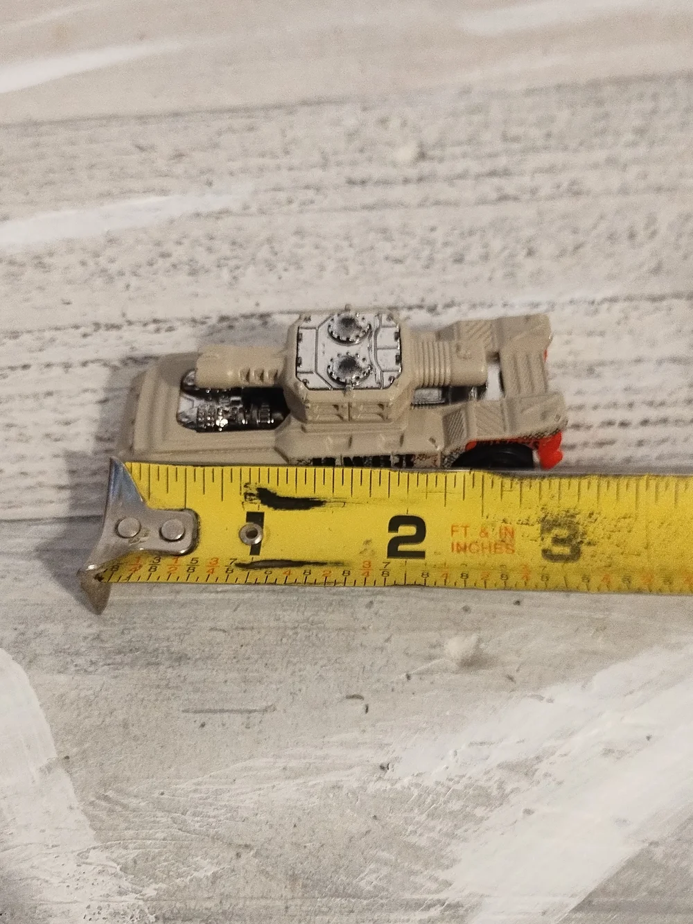 Hot wheels he off road invade army tank 2014 Sand Desert  diecast metal